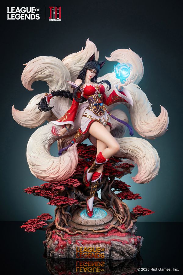 League of Legends - Ahri Statues